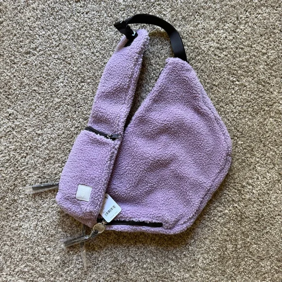 FP Movement Overachiever Sherpa Sling Bag NWT Lavender - Picture 4 of 5